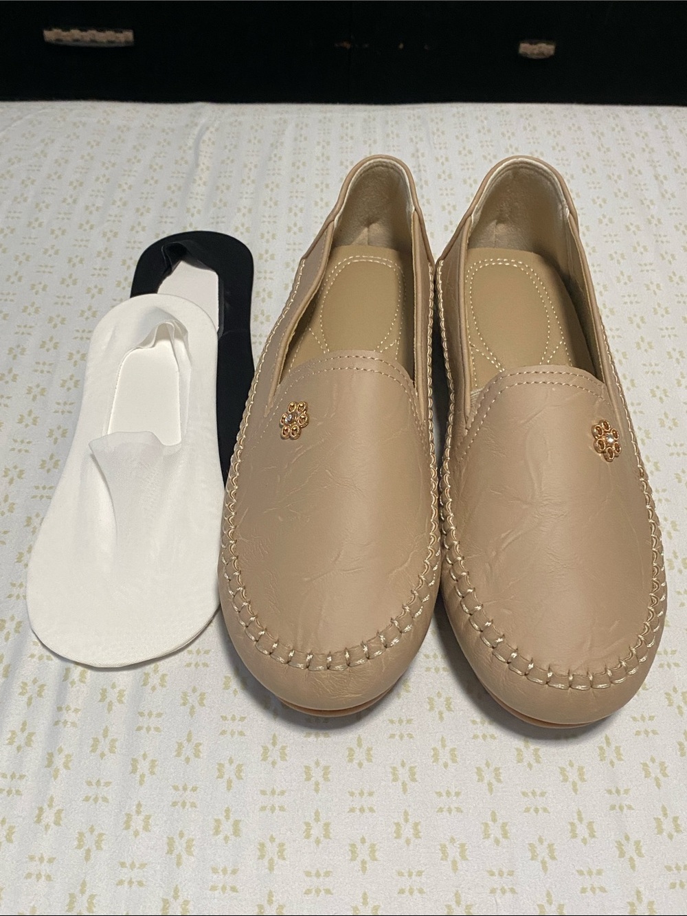 SHEIN Women's Beige Slip-On Loafers with Elastic Accent Size 41 NEW!